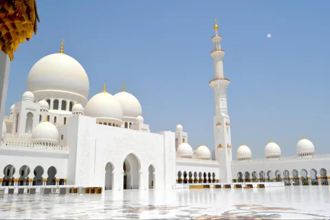 From Abu Dhabi Shared Tour: Warner Bros Magic with Abu Dhabi City Sights