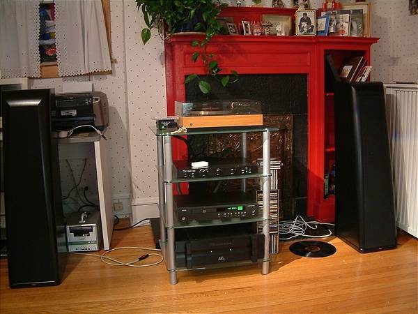 Stereo with turntable