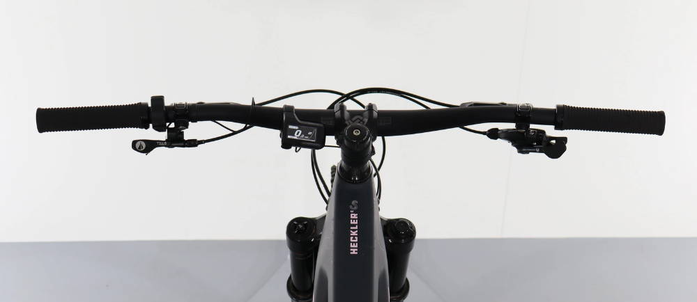 Handelbars of Santa Cruz Heckler electric mountain bike