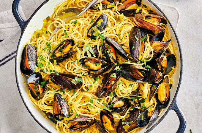 One-Pot Spaghetti with Mussels and Leeks