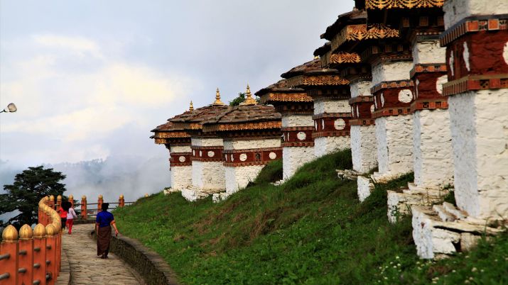 With its elevated position, Dochula Pass offers a prime location for capturing stunning sunrises and sunsets over the Bhutanese mountainscape