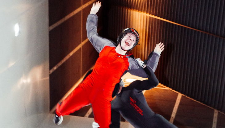 indoor skydiving bottrop hoch fliegen