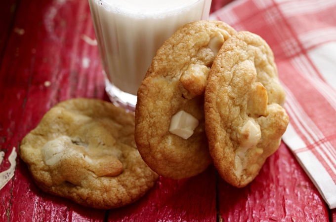 Biscuits au chocolat blanc et aux noix de macadam