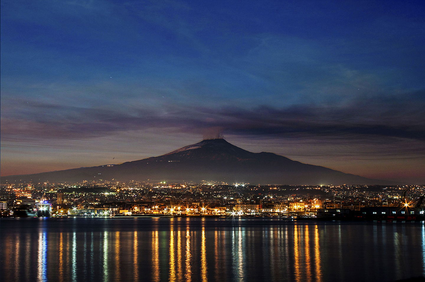  Catania
- catania-dal-mare.jpg
