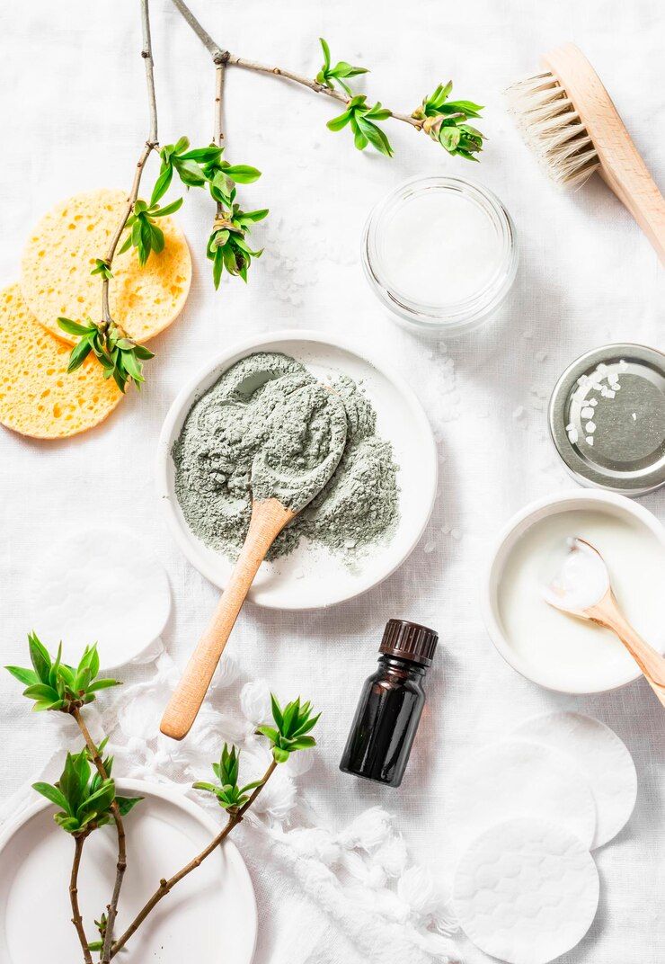 When a B2B customer is in the process of selecting a lip balm supplier, several crucial factors should be taken into consideration to ensure a strategic and successful partnership: