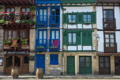 Maisons basques aux façades décorées