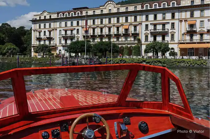 Private Classic Boat Cruise with Drinks