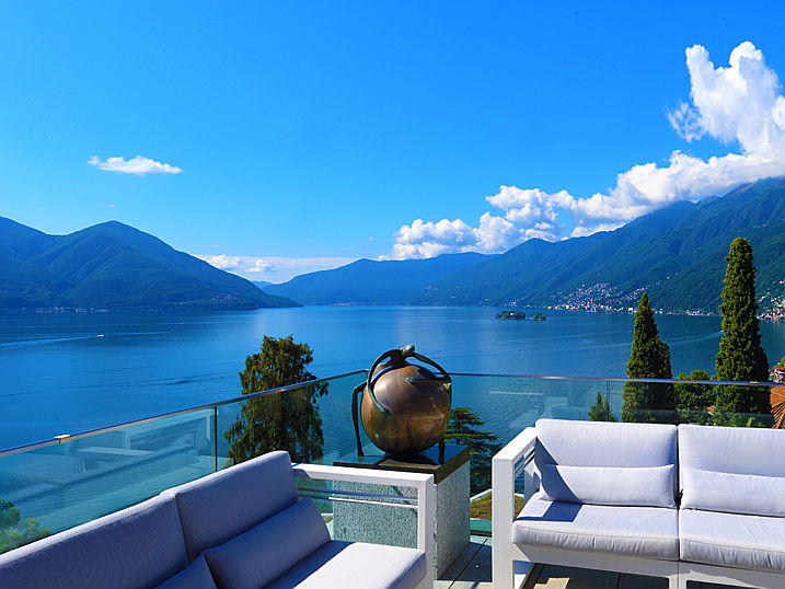  Zug
- Blick auf den Lago Maggiore