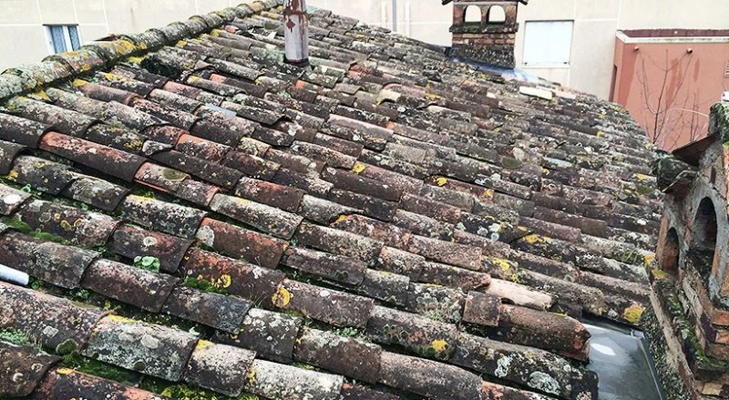 Rénovation de la couverture en tuiles romanes à Menton — photo 24 sur 34 — CEG TOITURE