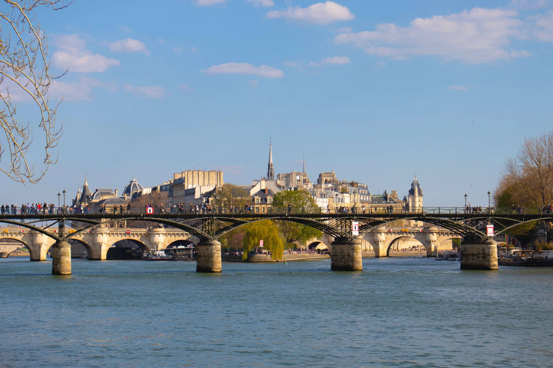 Pont de Paris, La Seine