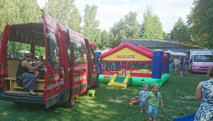 andrana objekts mit hüpfburg