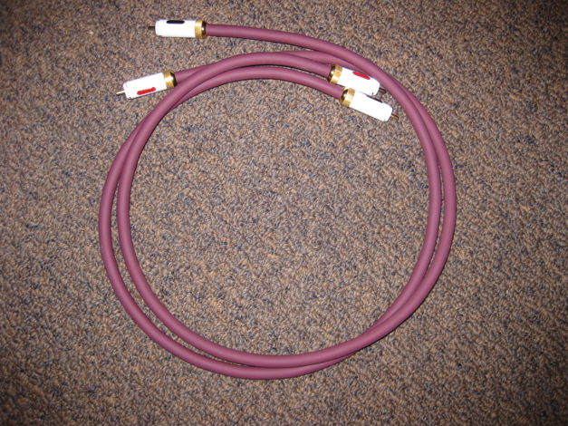IXOS 1000 Gamma Studio  Interconnect Cable. 1 Meter. RCA.