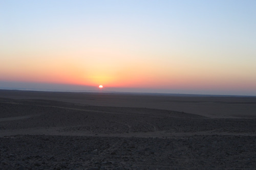 Восход солца в пустыне