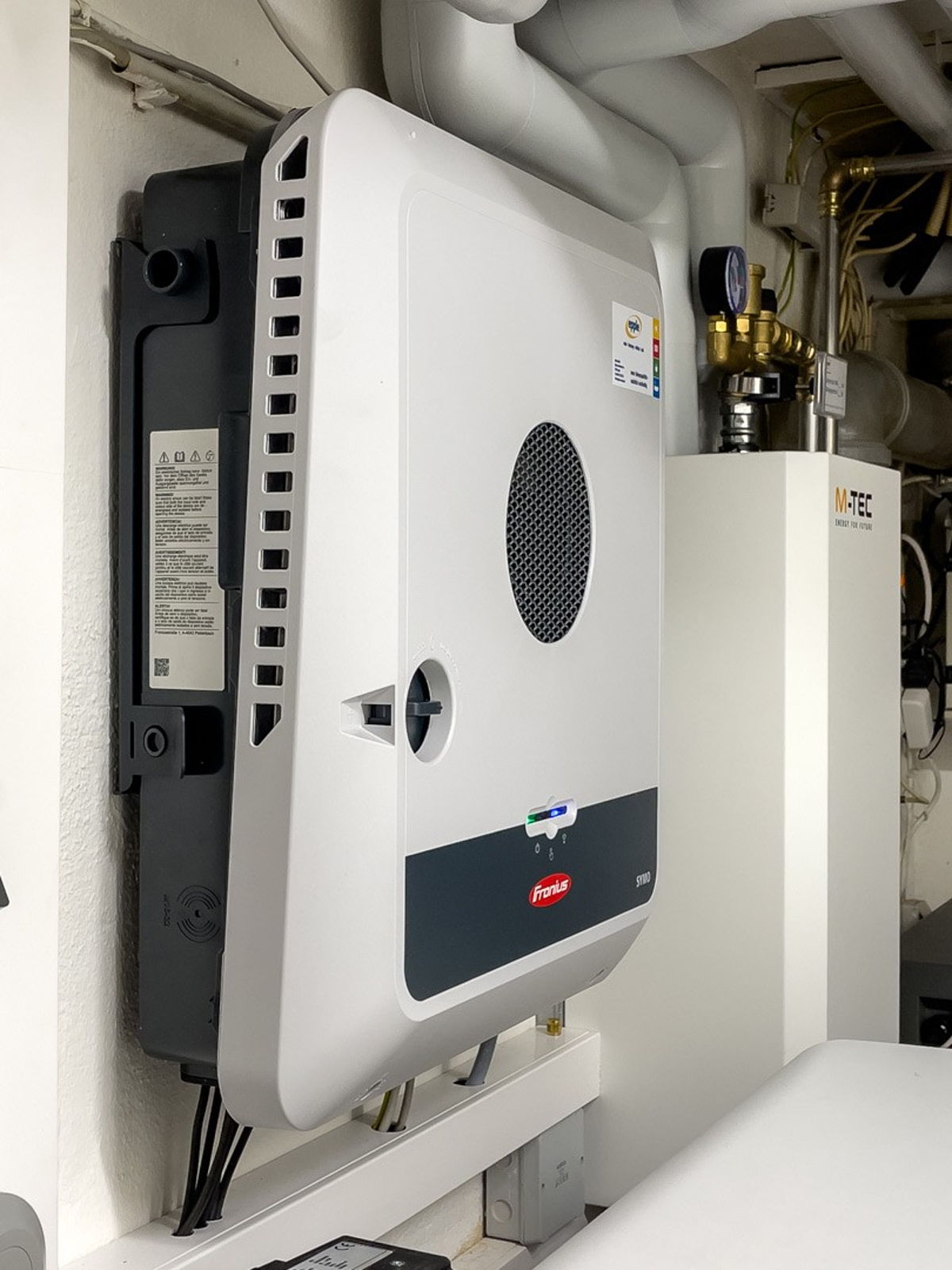 Foto Kundenreferenz EFH Technikraum Wechselrichter