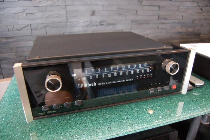 McIntosh MR-88 FM/AM/XM//HD Tuner