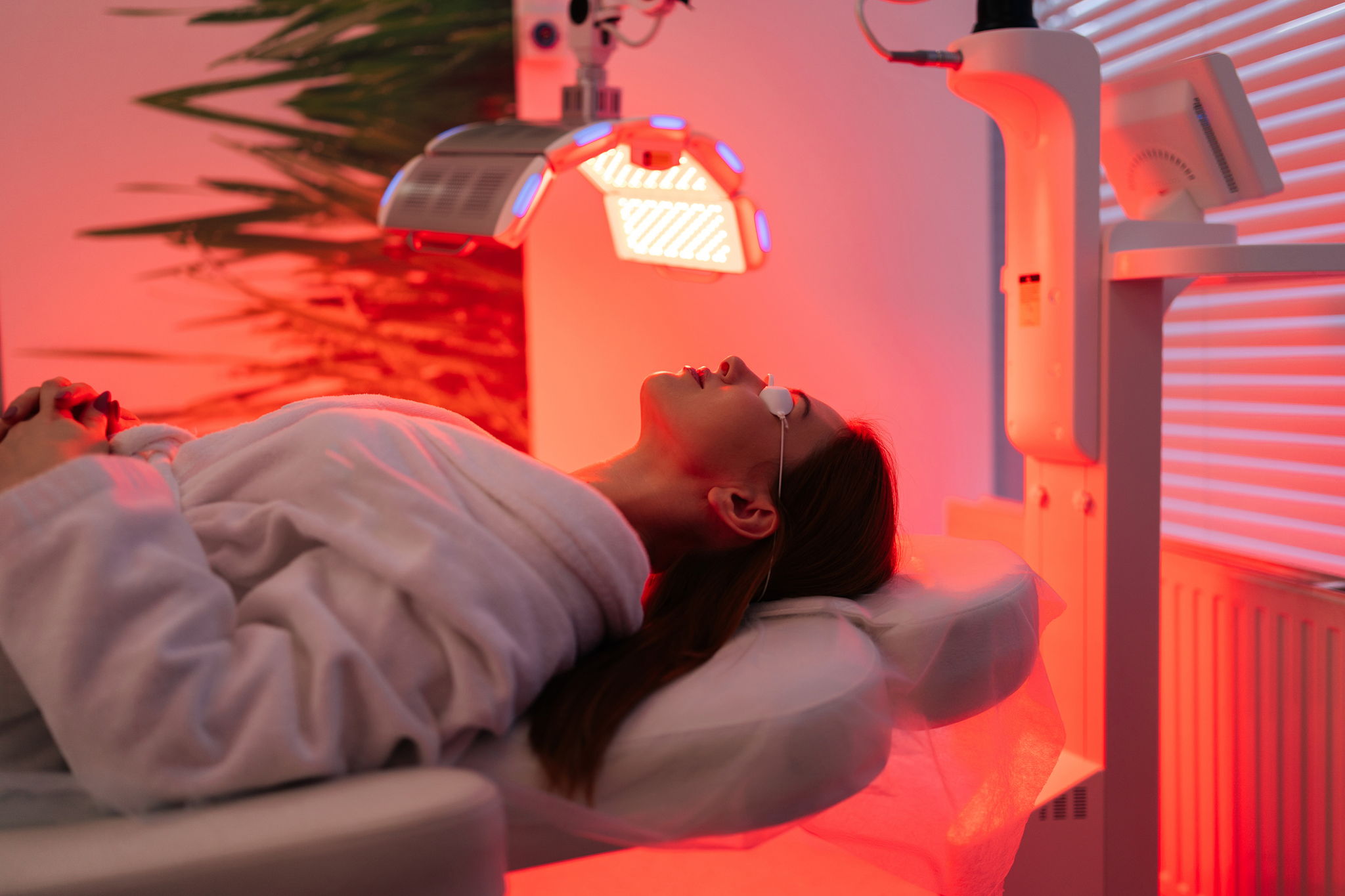 Can You Use Red Light Therapy for Thyroid Health? -