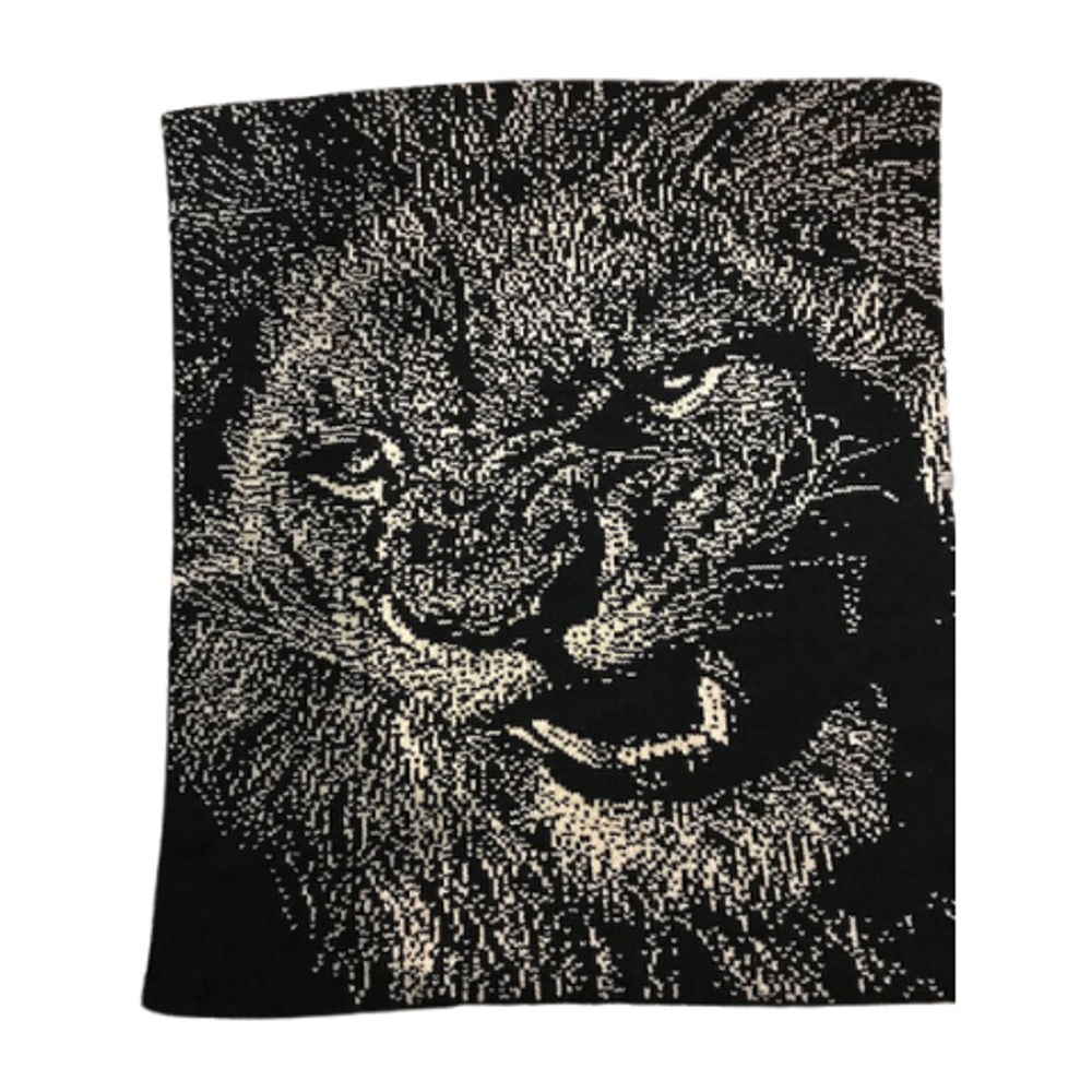 Roar Throw