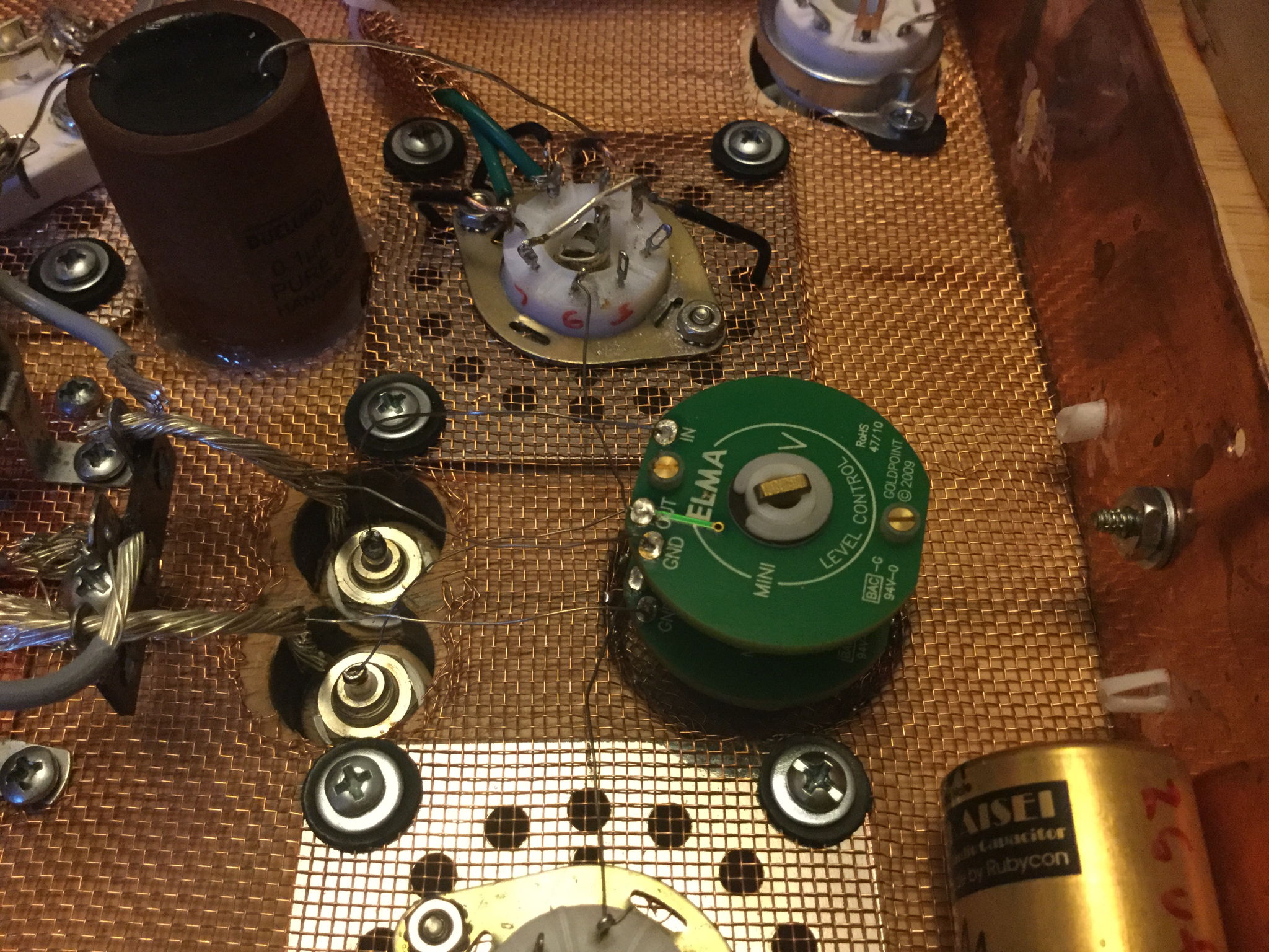 50k Goldpoint attenuator. One piece of unisulated silver wire going from the attenuator to the grid of the C3m driver tube. I am hoping with the copper box and extremly short signal path a grid stopping resistor and shielding will not be needed.