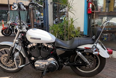 2007 HARLEY-DAVIDSON XL 1200L SPORTSTER LOW (WHITE) motorcycle for rent near Honolulu, HI