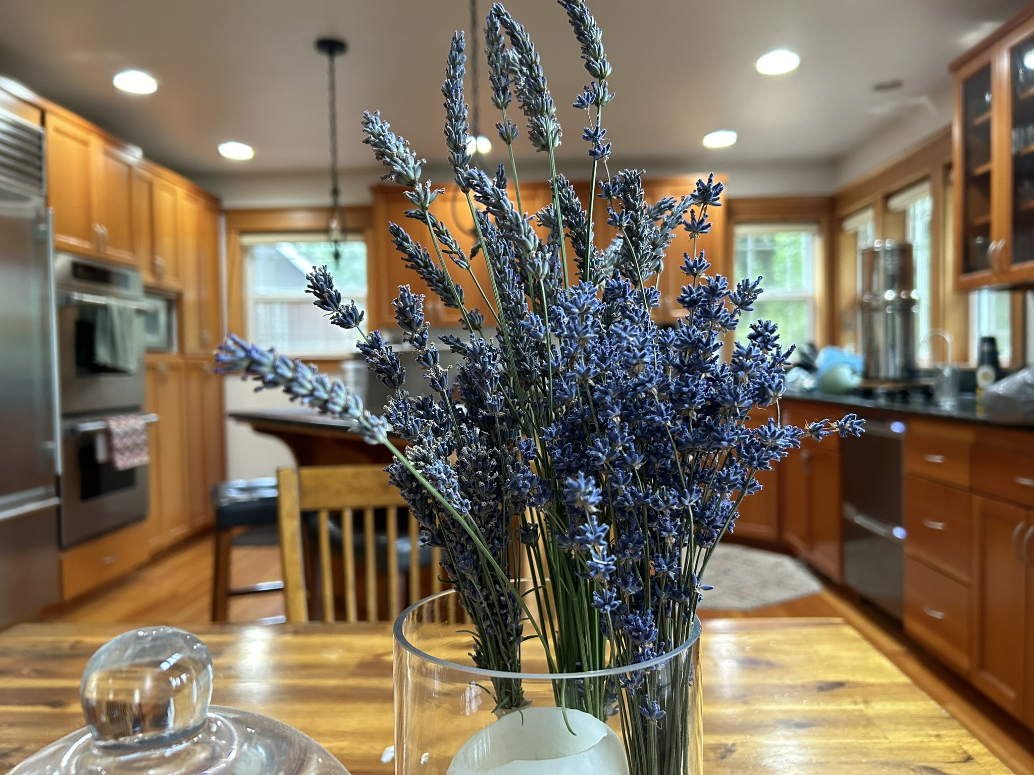 A dried lavender bouquet brightens up the kitchen