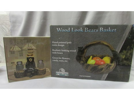 Wood look bear basket and Bear salt and pepper set