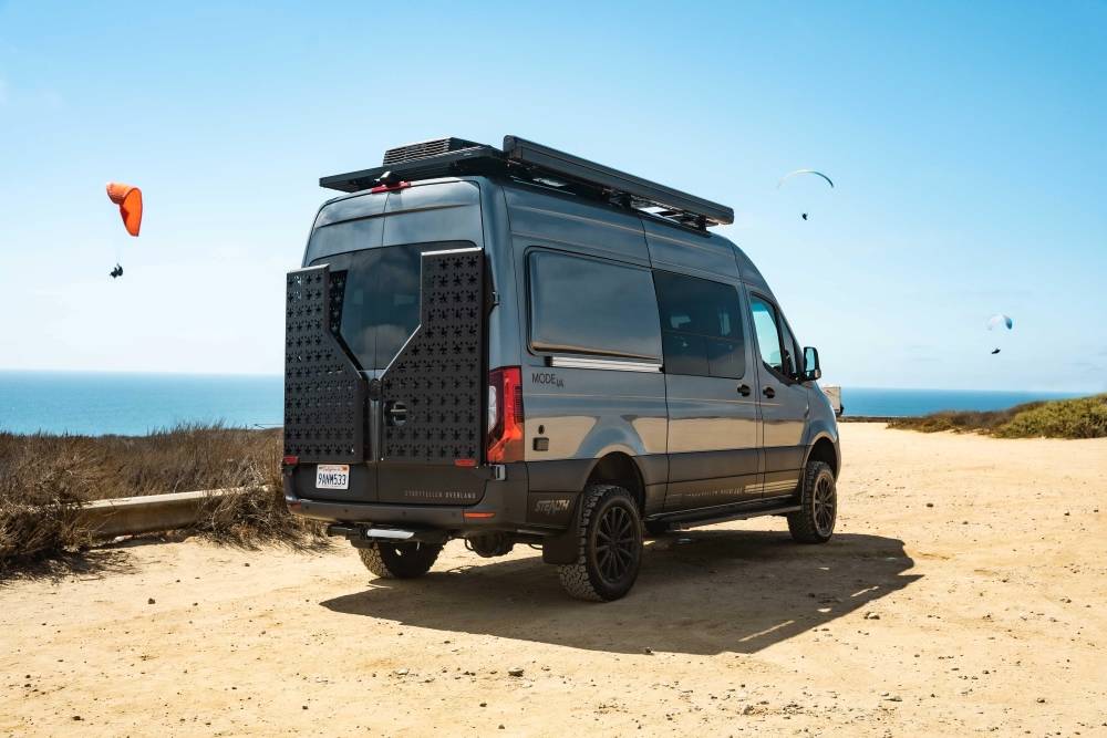 Storyteller Overland NVADER rack with a beach scene in the background.