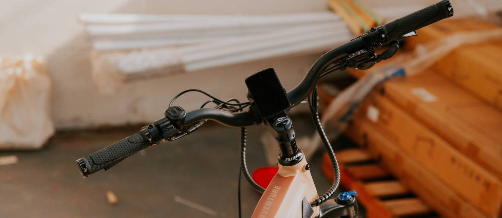 the screen and handelbars on an aventon aventure electric fat tire bike
