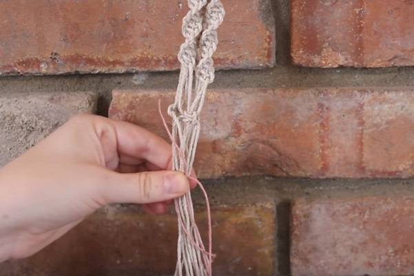 macrame plant hanger DIY image 6