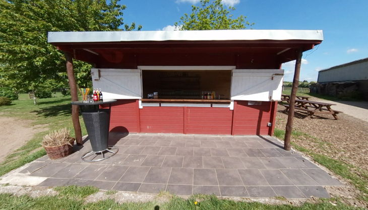 hof elverich außenbereich hütte