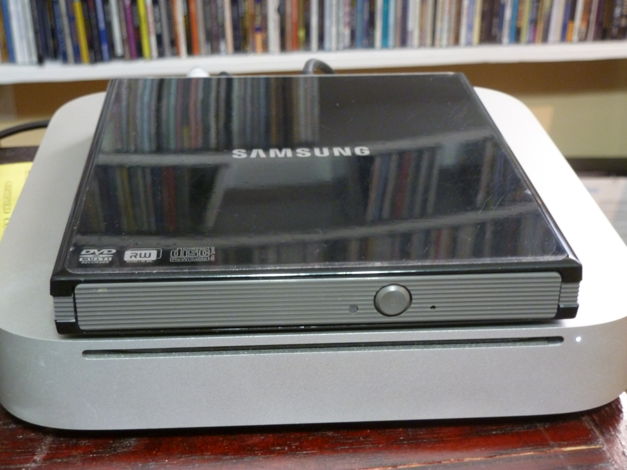2011 Mac Mini 8GB RAM, Hitachi G 1TB ext HD, Samsung di...