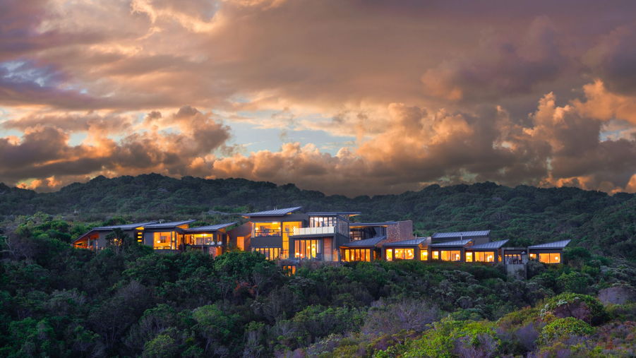 Awe-inspiring Villa with Breath-Taking Clifftop Ocean Views