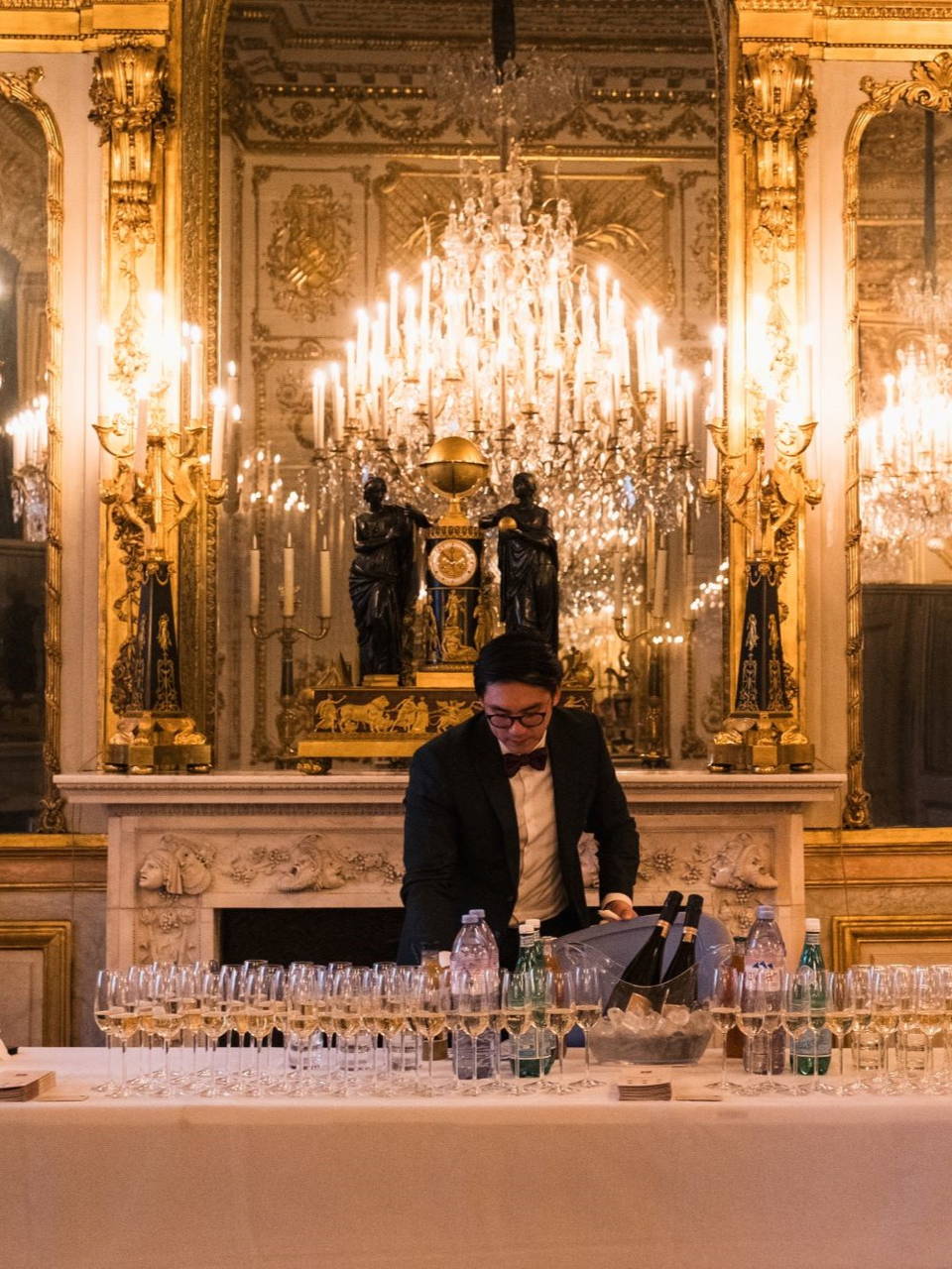 Animé par la passion du vin, Victor Thephithat, sommelier baigne dans le vin et la gastronomie depuis toujours Animé par la passion du vin, Victor Thephithat, sommelier baigne dans le vin et la gastronomie depuis toujours