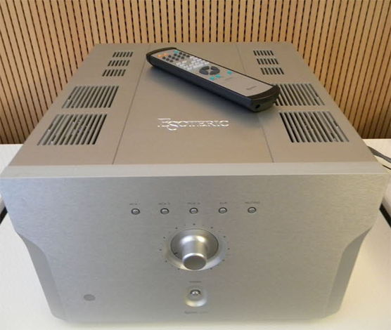 Esoteric A-100  Rare tube  amplifier
