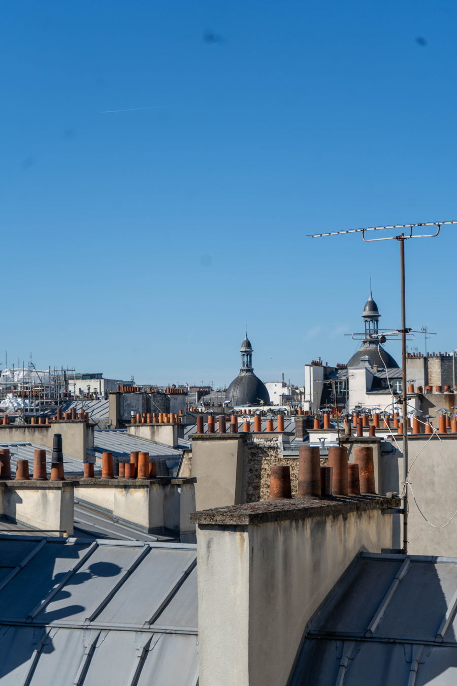Réfection d'un chéneau en zinc le long d'un balcon en fer forgé — photo 2