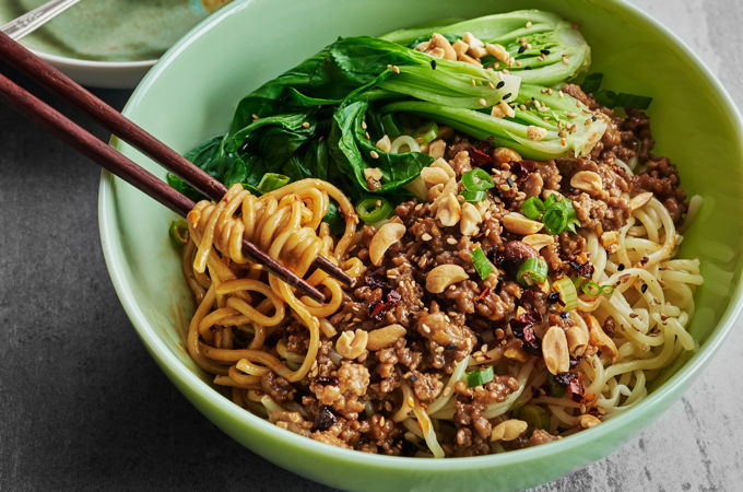 Nouilles asiatiques au porc de style Dan Dan