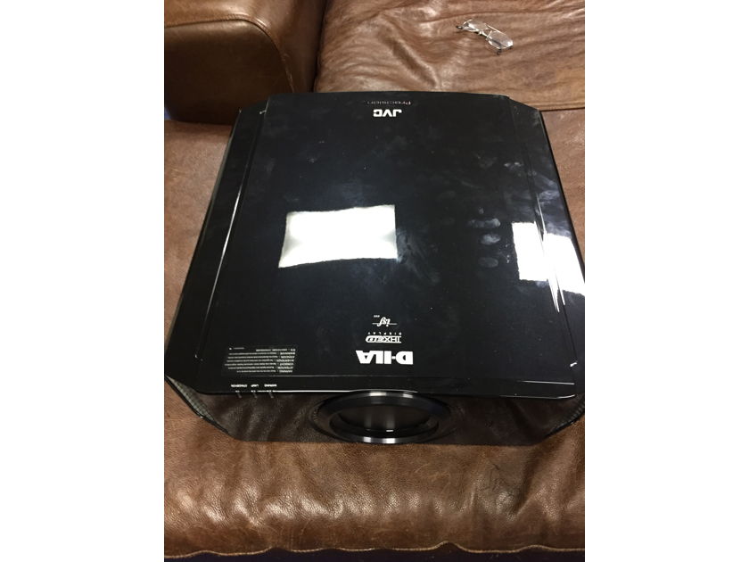 JVC DLA-X9 projector with 4x3D glasses