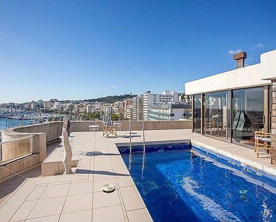  Balearen
- Penthouse mit privatem Pool zum Kauf an der Paseo Maritimo, Mallorca
