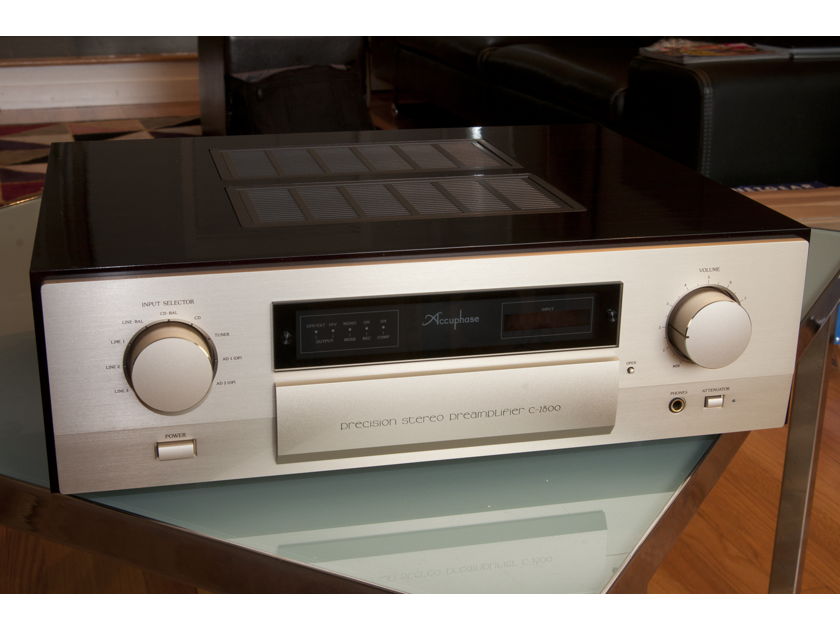 Accuphase C-2800 With Phono