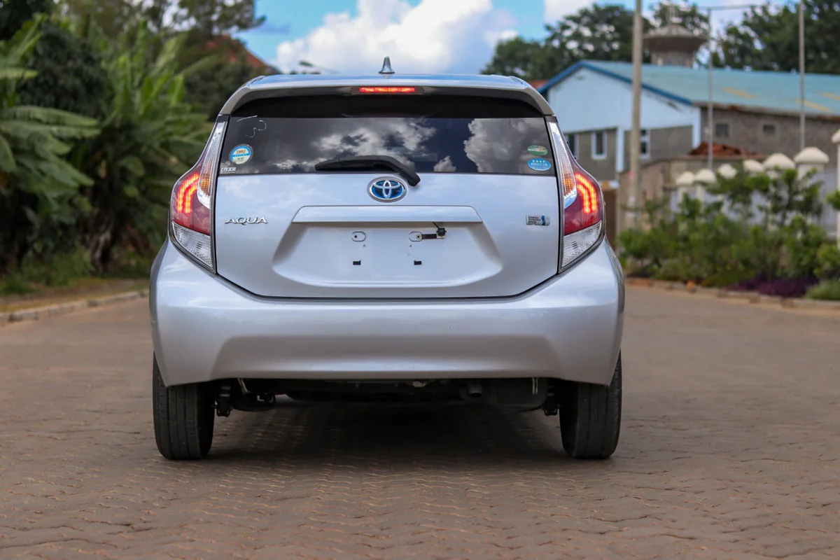 2016 Toyota Aqua Hybrid — Royal Max Motors — photo 3 of 14