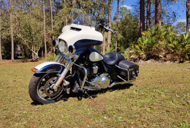 2017 HARLEY-DAVIDSON POLICE ELECTRA GLIDE motorcycle for rent near Wesley Chapel, FL