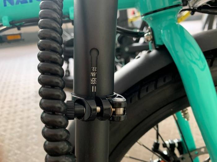 折りたたみ自転車のハンドルを取り付けたところ