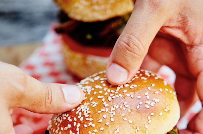 Végé burger aux haricots noirs, chermoula et champignons