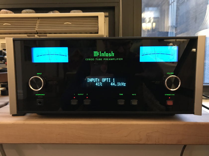 McIntosh C2600 Tube preamplifier with dac and mc mm phono - like new