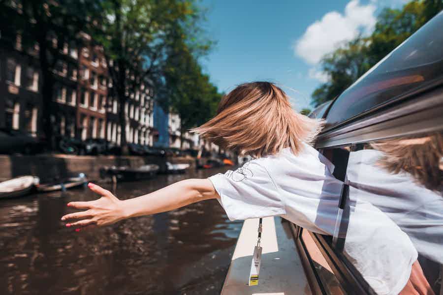 Private Romantic Canal Cruise Amsterdam with Bubbly and Snacks - photo 2