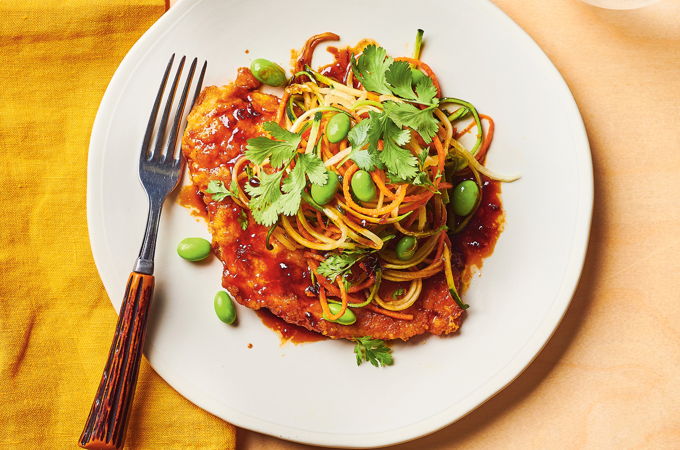 Poulet pané, nouilles de légumes et vinaigrette tao
