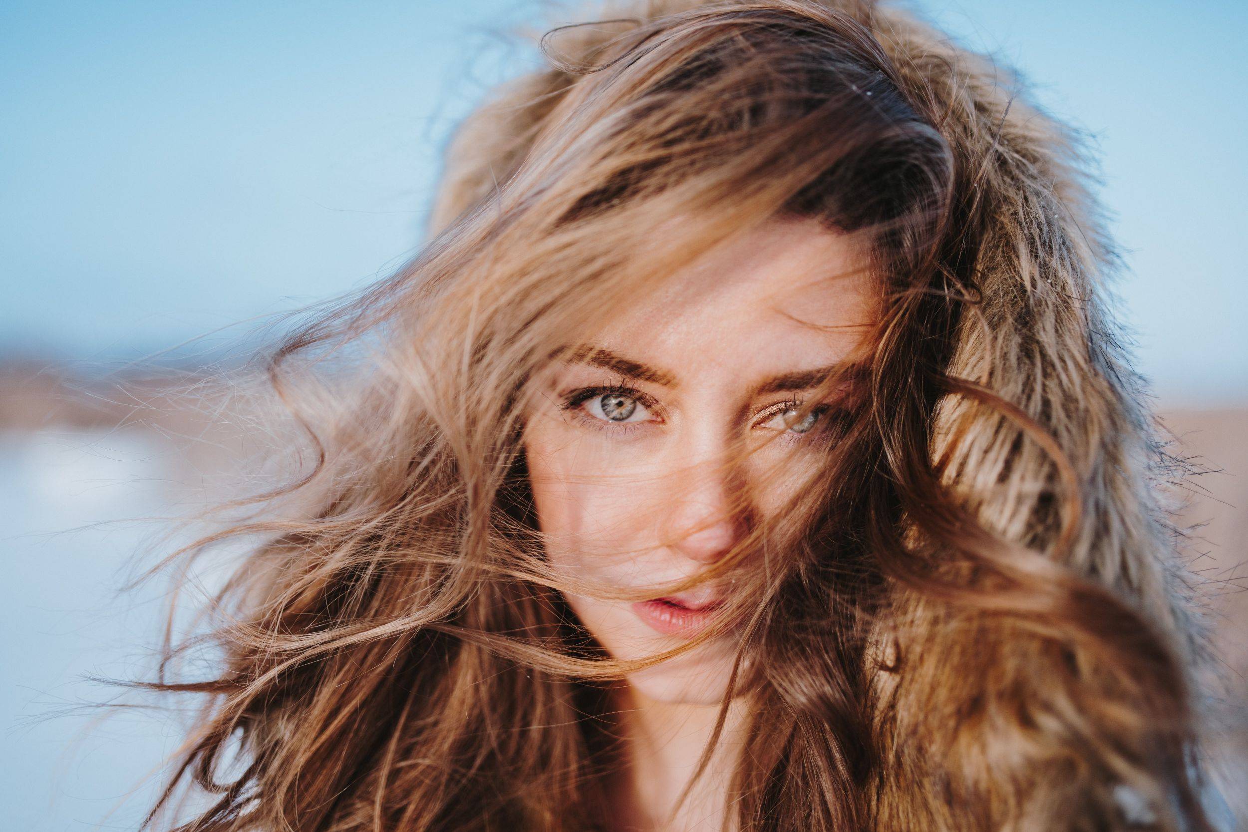 Image of woman with a wavy hair