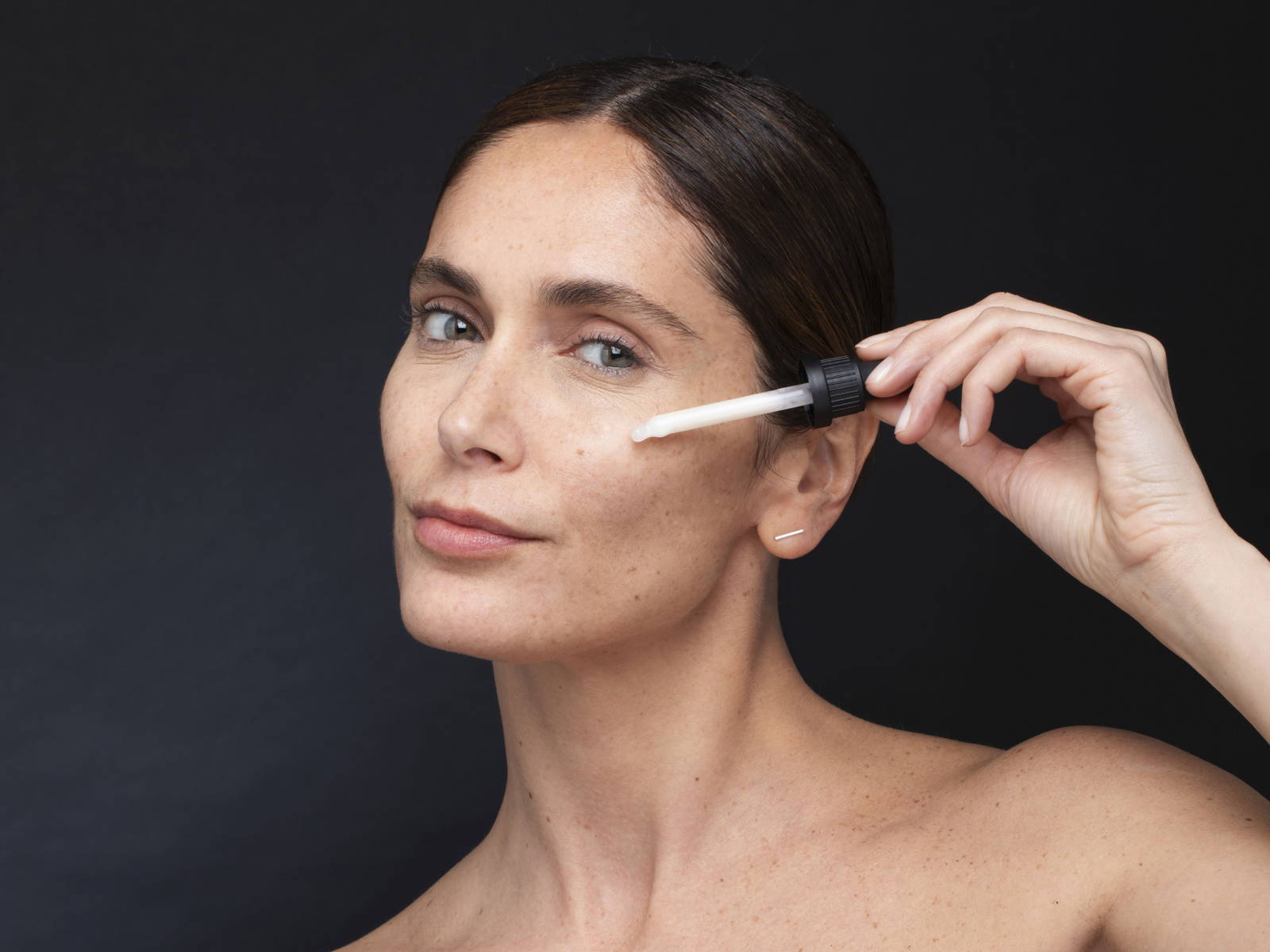 Model applying collagen serum