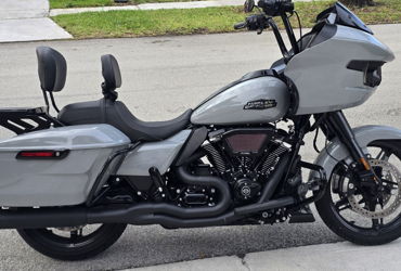 2025 HARLEY-DAVIDSON ROAD GLIDE motorcycle for rent near Miramar, FL