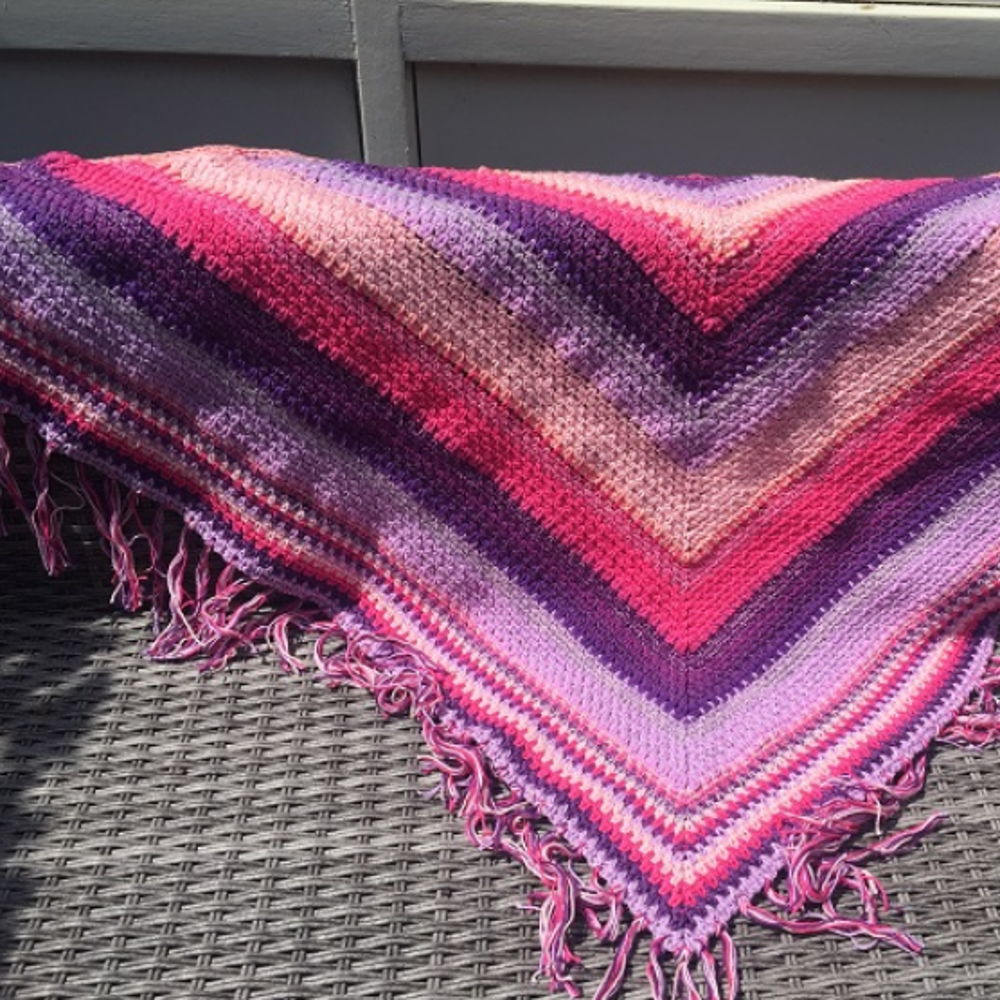 Shawl crocheted with 5 types of Yarn and Colors.