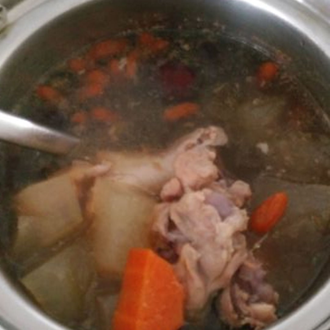 Placed it inside a thermal pot to cook to save gas. Turns out a very sweet and yummy soup.